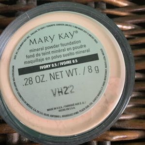 Mary Kay mineral powder foundation Ivory .5